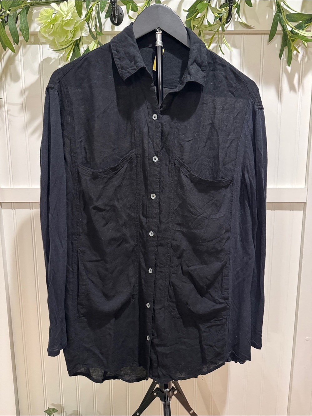 #828 FREE PEOPLE Black Button-Down Tunic w Extra Large 2-Hole Pockets (flaw)